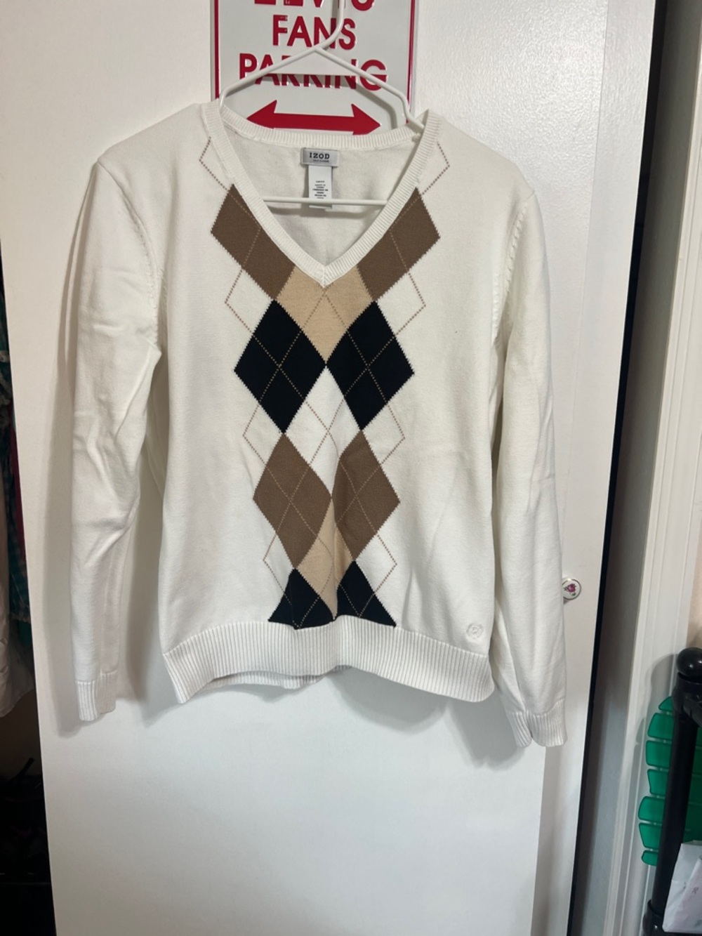 1202 Women’s Cream V-Neck Argyle Sweater with Neutral Diamond Pattern